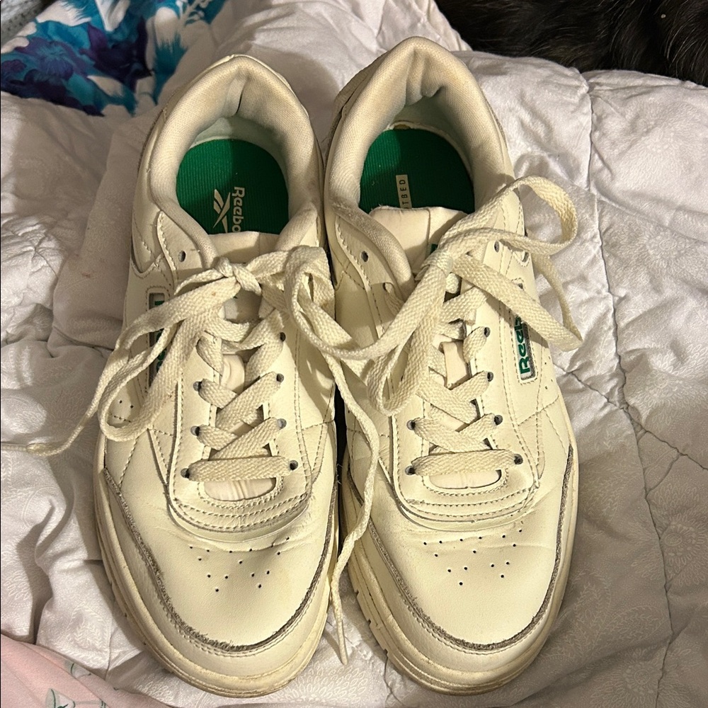 Reebok whit and Green Athletic Shoes